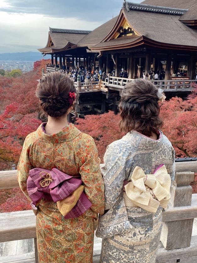 色づく京の街を着物で巡る 〜11月の装い〜