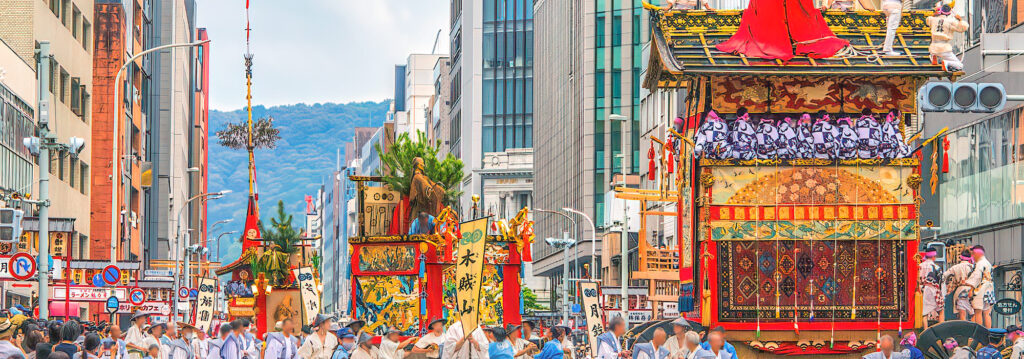山鉾巡行