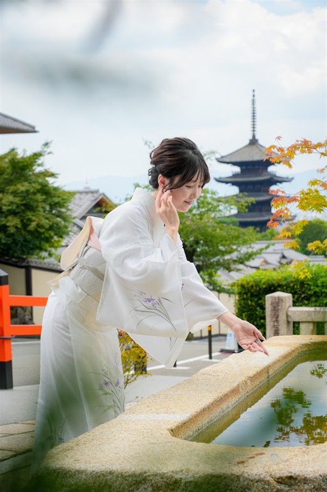 残暑の京都を楽しむなら、涼やかな夏着物で街歩き